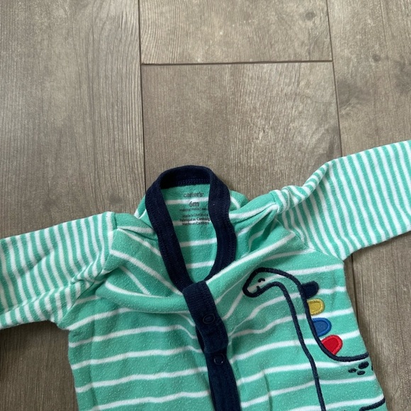 Carter’s Vibrant Dinosaur Footies One-Piece Sleep & Play baby boy Green Striped - Picture 6 of 9